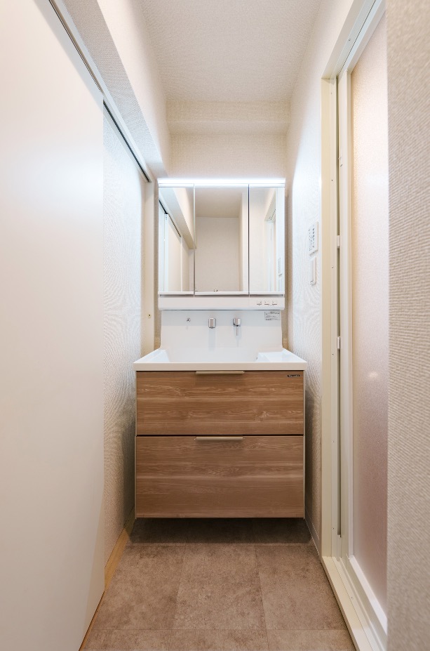 洗面設備　2026/3撮影！三面鏡付きの独立洗面台