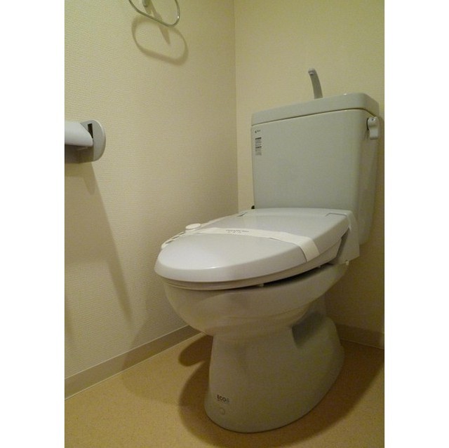 トイレ　掲載写真は同物件、他の室内参考画像です