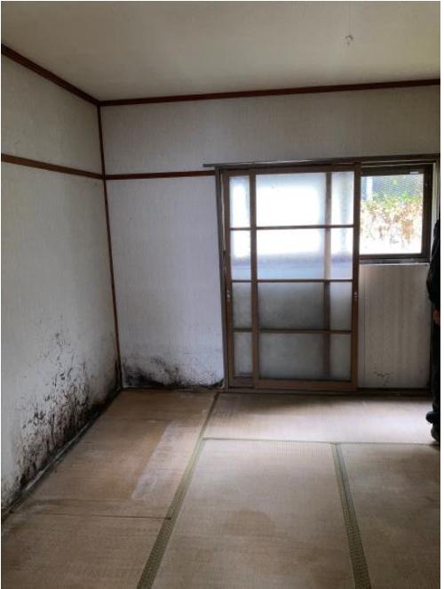 居室・リビング　フローリングへ変更中