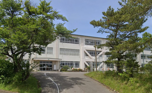 小学校　外ヶ浜町立三厩小学校（小学校）まで408m