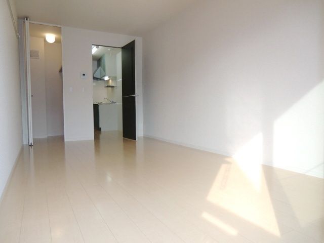 居室・リビング　明るい室内