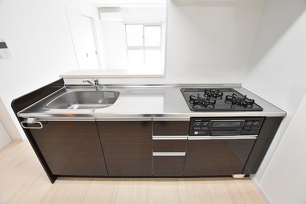 キッチン　★システムキッチン／３口コンロ★