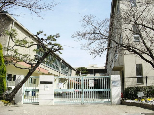 小学校　茨木市立三島小学校（小学校）まで340m