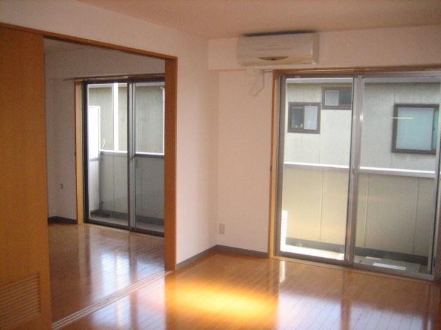 居室・リビング　室内