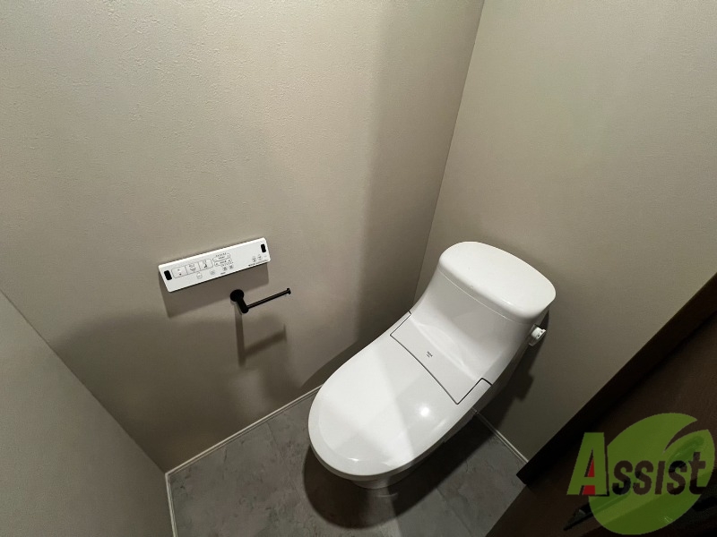 トイレ　清潔感のあるトイレで、嬉しいウォシュレット付き。