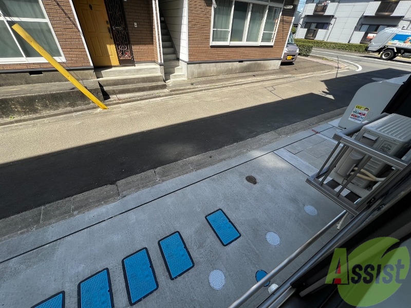 バルコニー　窓を開けると、風通しが良くリフレッシュできます。