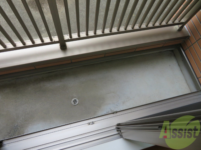 バルコニー　少し小さくても洗濯物はちゃんと外に干せますよ。