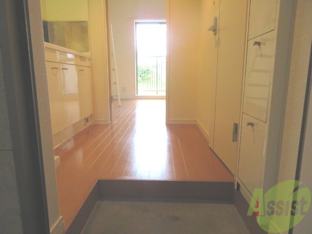 玄関　玄関から見た景色はこちらです。イメージできますか。