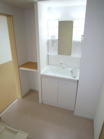 洗面設備　コンパクトで使いやすい洗面所