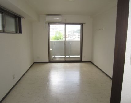 居室・リビング　※同物件別号室参考写真