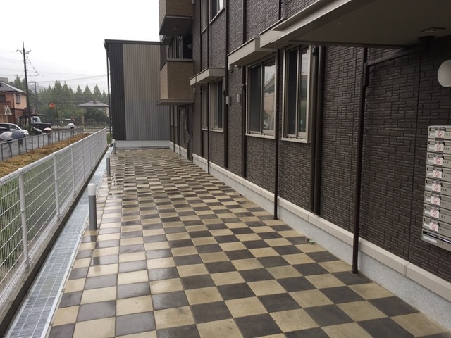 ロビー　エントランス前