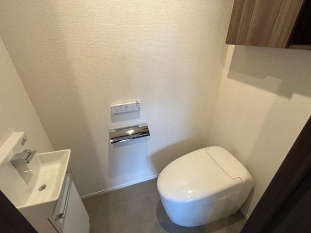 トイレ　1F