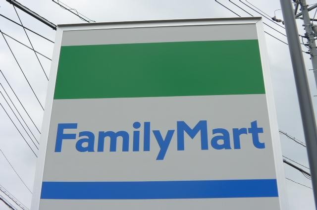 コンビニ　ファミリーマート（コンビニ）まで205m