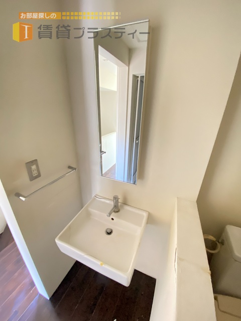 洗面設備　おしゃれな洗面台です。