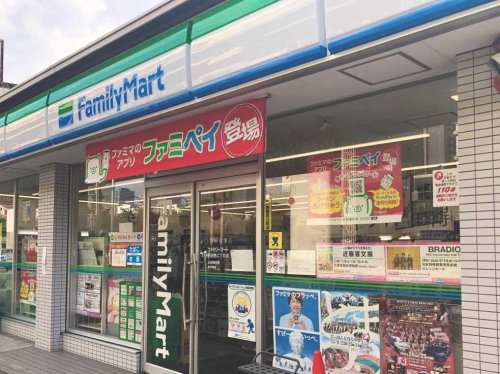 コンビニ　ファミリーマート 那古野二丁目店（コンビニ）まで608m