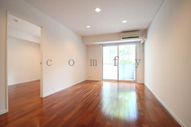 居室・リビング　南東向きの明るいリビング