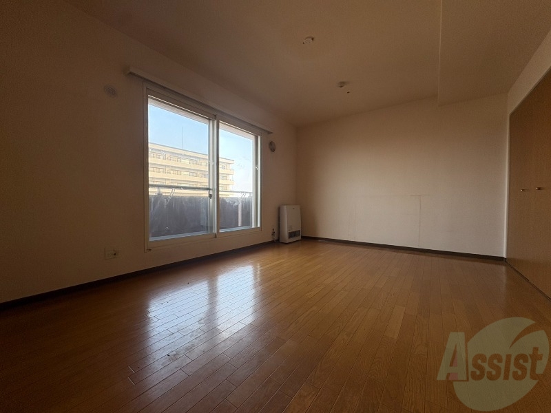 居室・リビング　広くてキレイなお部屋が広がっていて、充実した生活が送れそう。