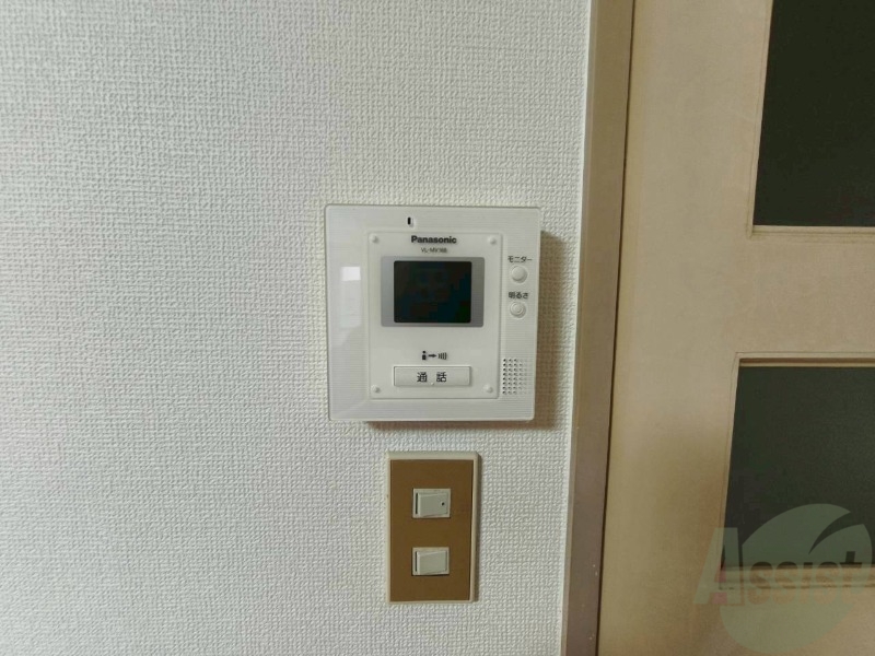 セキュリティ　ＴＶモニター付インターホンです。来客者の顔が見えるので安心！