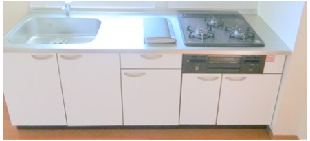 キッチン　窓あります。3口ガスグリル付システムキッチン