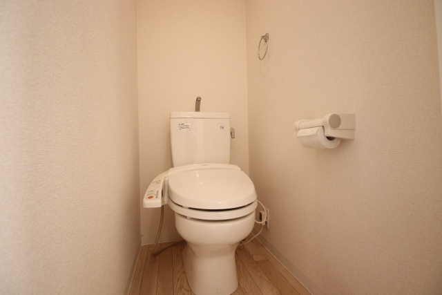 トイレ　※別室の参考写真の為、現況優先です。