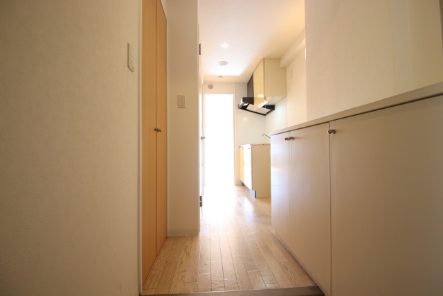 玄関　※別室の参考写真の為、現況優先です。