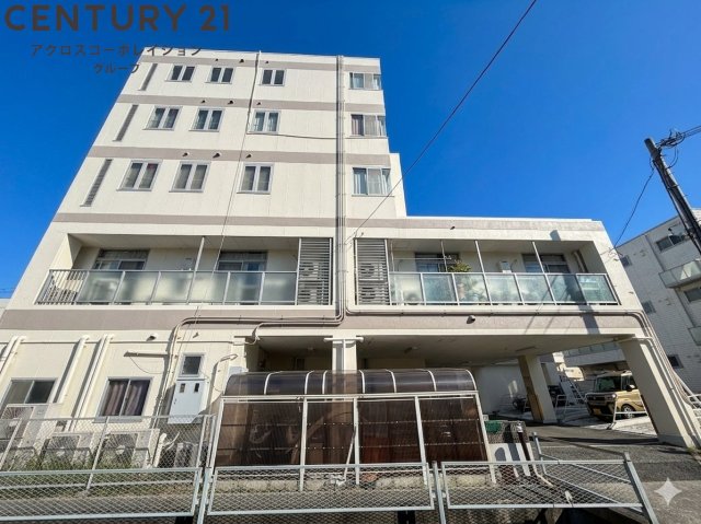建物外観　オートロックで外部の人間が簡単に出入りできないため安心です。