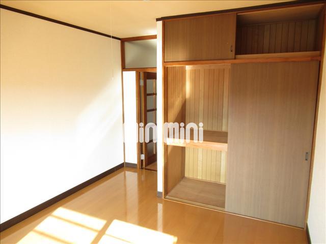 収納　明るいお部屋です。