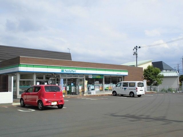 コンビニ　ファミリーマート米沢御廟２丁目（コンビニ）まで870m