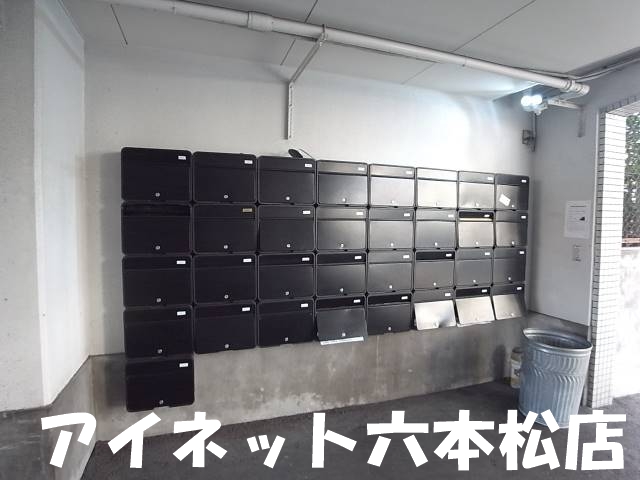 エントランス　共用部分もきれいに管理されてます