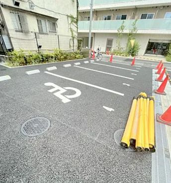 駐車場　駐車場があるので、車を買う予定の方も安心です