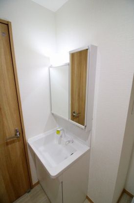 洗面設備　明るい洗面所です★