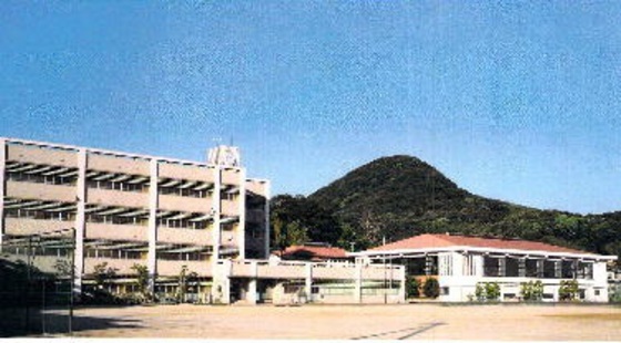 中学校　岡山市立灘崎中学校（中学校）まで692m