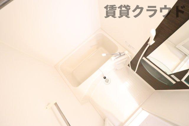 バス・シャワールーム　落ち着いた空間のお風呂です
