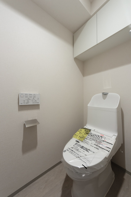 トイレ　※写真は同タイプ住戸です。