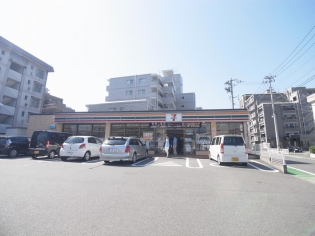 コンビニ　セブンイレブン 博多三筑2丁目店（コンビニ）まで189m