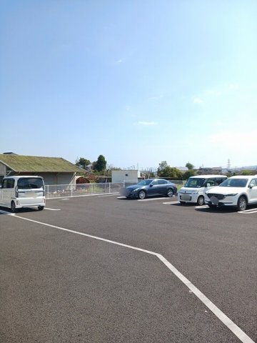 駐車場　車をお持ちの方に嬉しい駐車場付きの物件です