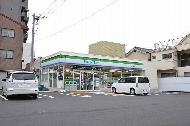 コンビニ　ファミリーマート上天満町店（コンビニ）まで226m