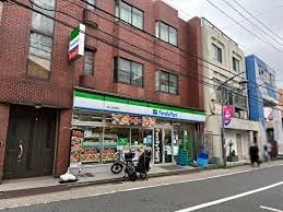 コンビニ　ファミリーマート 足立五反野駅前店（コンビニ）まで529m