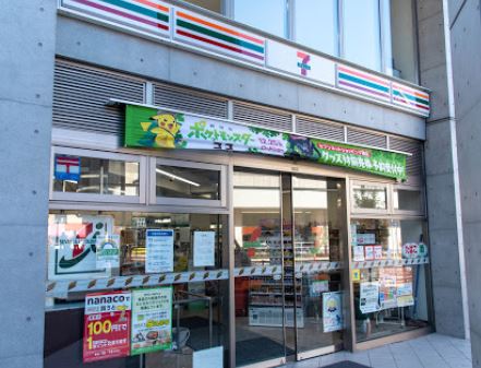 コンビニ　セブンイレブン 足立五反野駅前店（コンビニ）まで545m