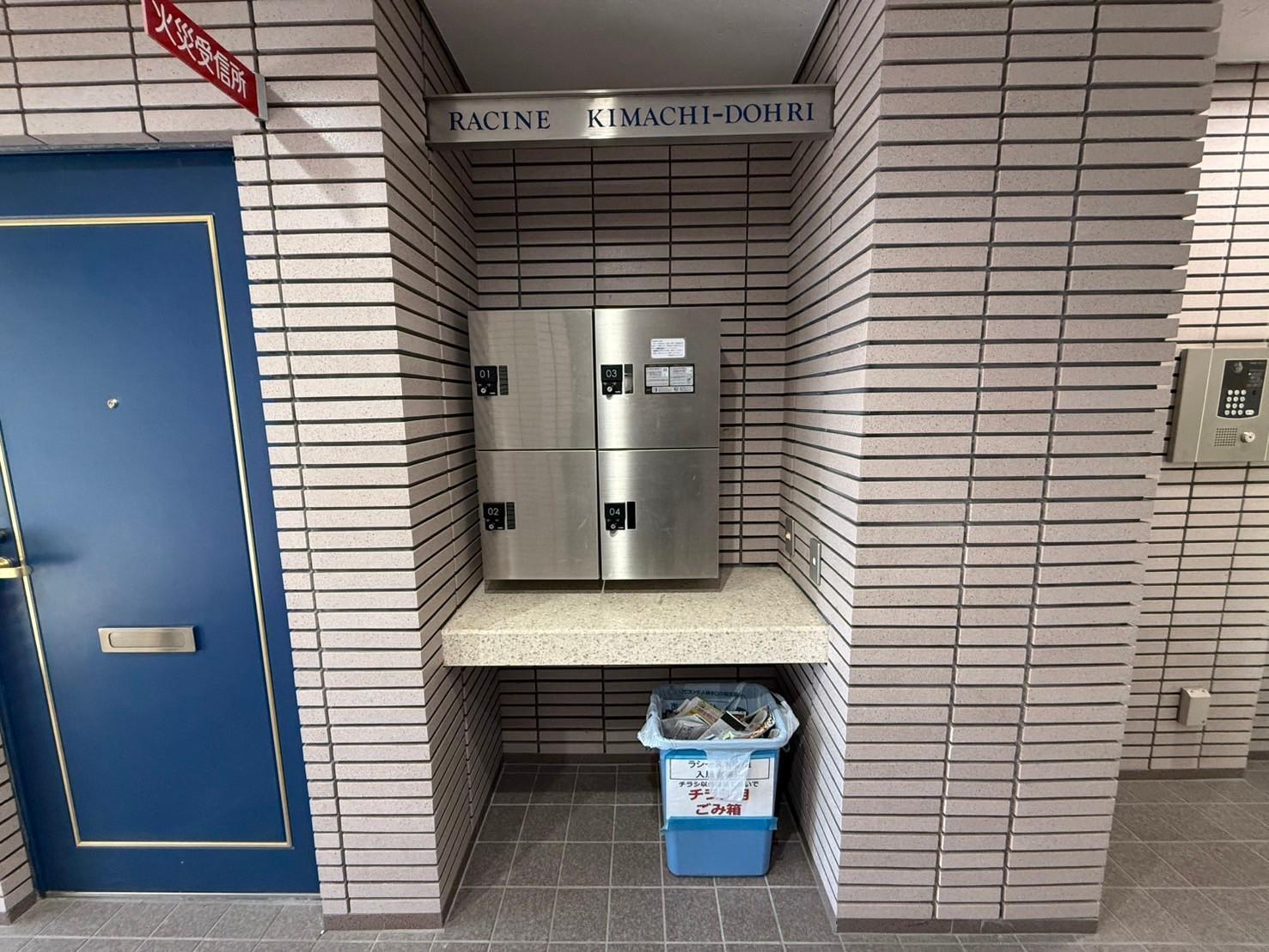 その他　エントランスには宅配ボックスを完備しています