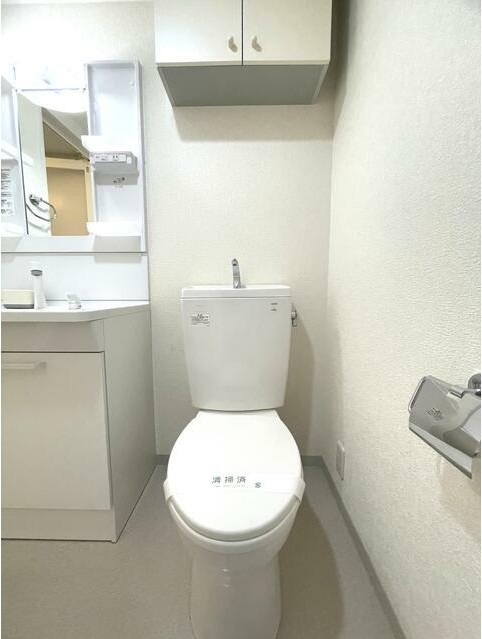 トイレ　落ち着いた色調のトイレです♪