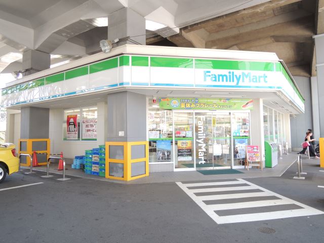 コンビニ　ファミリーマート（コンビニ）まで100m