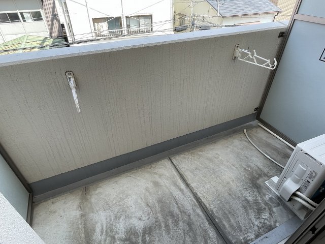 バルコニー　バルコニーからの眺めを楽しみながら食事をしませんか