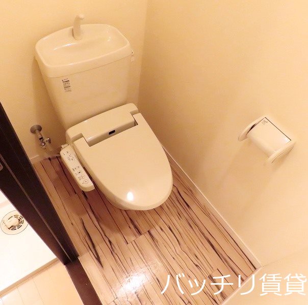 トイレ　画像は同型イメージの為、現況を優先いたします。