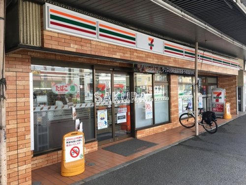 コンビニ　セブン-イレブン 横浜尻手駅前店（コンビニ）まで131m