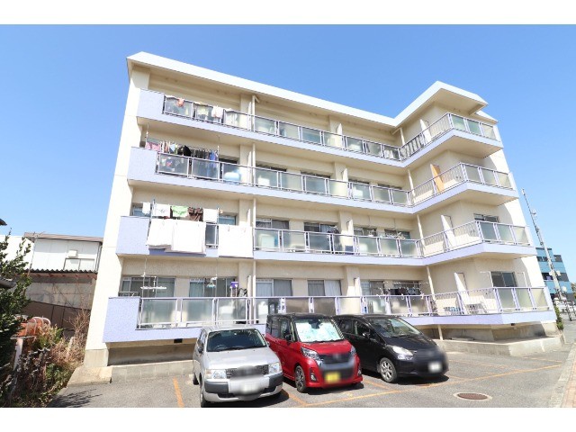 建物外観　全戸南向きバルコニーで日当たり良好です