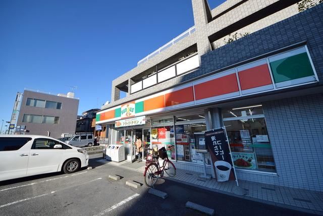 コンビニ　サンクス大宮桜木町1丁目店（コンビニ）まで524m