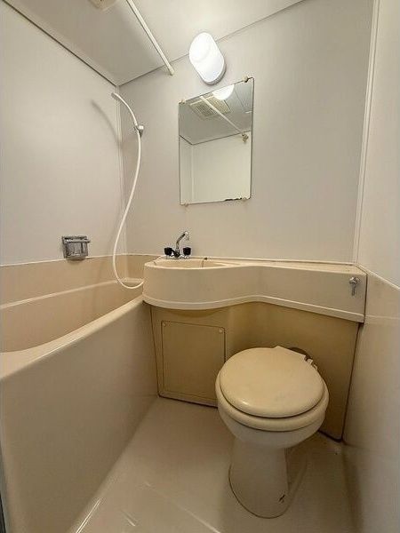 トイレ　※写真は別号室です。