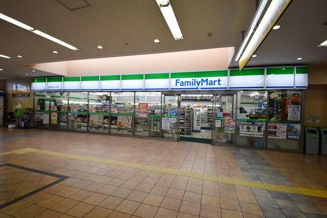 コンビニ　ファミリーマート横浜希望ヶ丘店（コンビニ）まで664m
