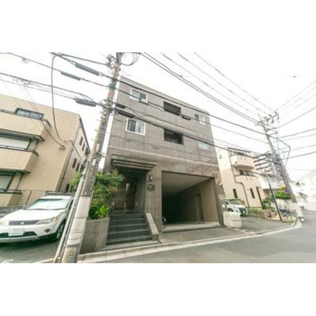 建物外観　鉄筋コンクリート造のがっちりとした建物。